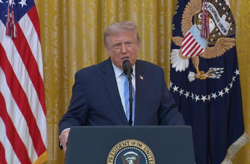 Donald Trump insiste en el fraude electoral y empuja la implementación de SAVE Act