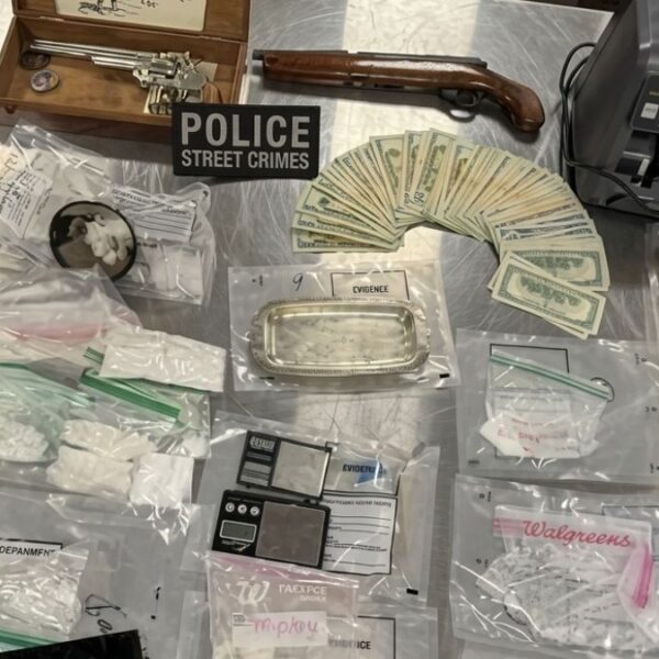 Masivo decomiso de armas y drogas tras cateo en Mesa