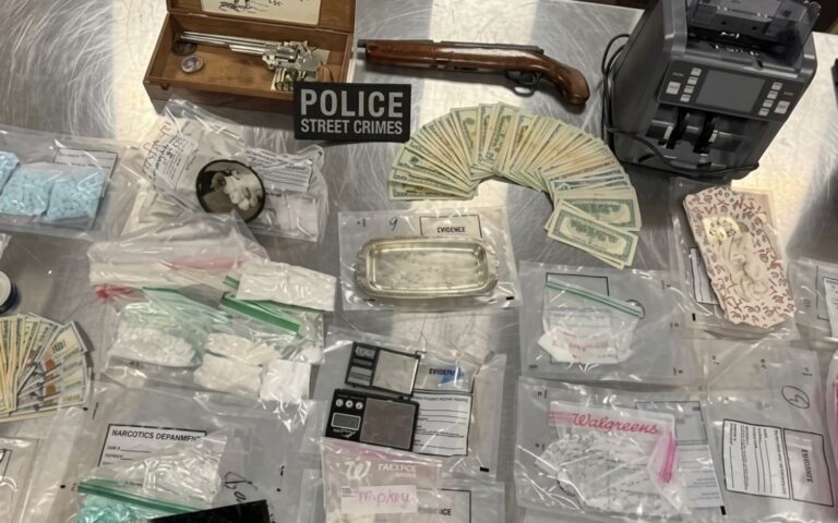 Masivo decomiso de armas y drogas tras cateo en Mesa