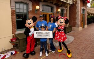 Disneyland recibe a su visitante mil millones: Una familia de Arizona