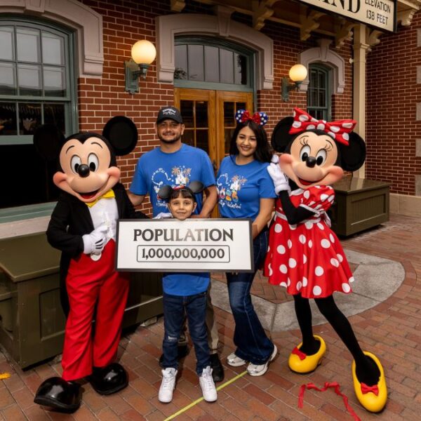 Disneyland recibe a su visitante mil millones: Una familia de Arizona