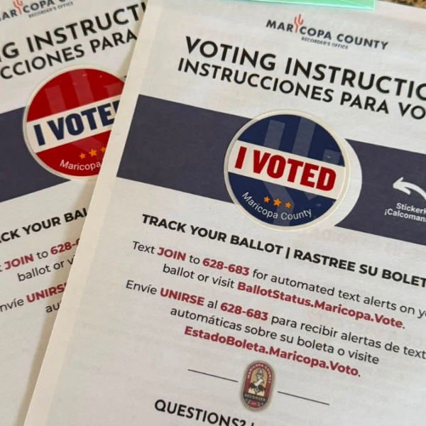 Corte avala boletas tardías, pero Arizona mantiene límite