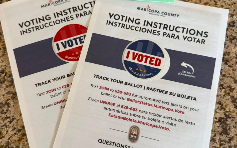 Corte avala boletas tardías, pero Arizona mantiene límite