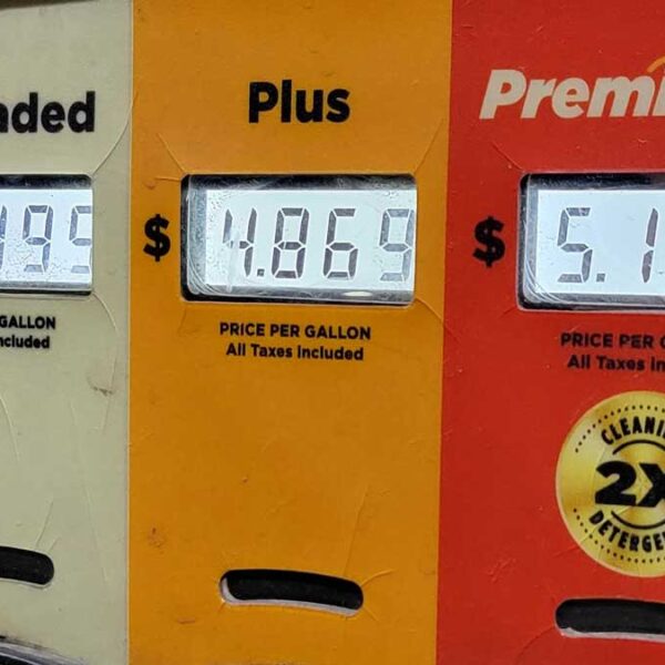 Sigue a la alza la gasolina