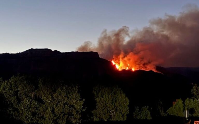 Avance en Sedona: Bomberos contienen 20% del incendio Pocket