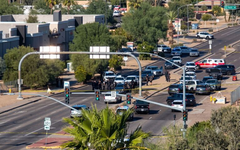 Fuerte operativo en Glendale: Conductor choca contra patrullas y muere
