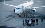 Demandan venezolanos a aerolíneas