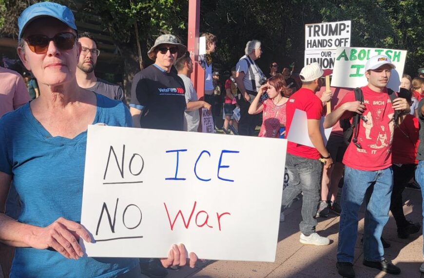 Pese al calor realizan manifestaciones contra ICE demandando justicia para inmigrantes