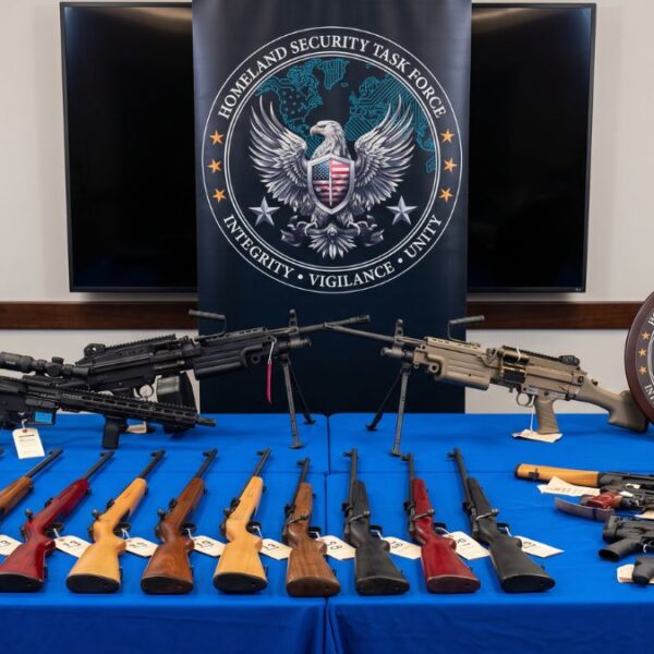Cae red en Phoenix que enviaba armas a cárteles mexicanos