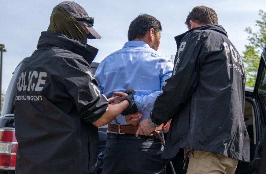 Récord de Arrestos de ICE, con 49 Mil, mayormente en Texas y Florida