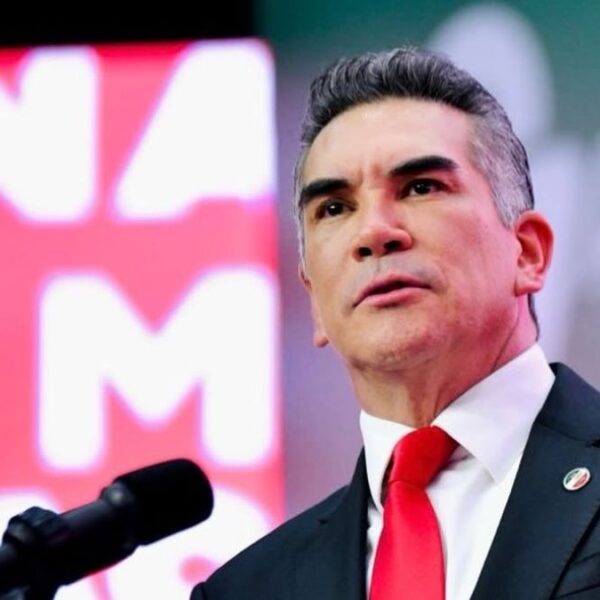Alejandro Moreno lleva su pleito con el INE hasta EE. UU.