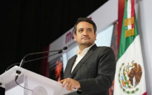 Retiran visa a López Beltrán; acusa represalia política