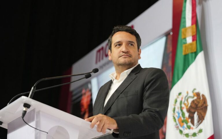 Retiran visa a López Beltrán; acusa represalia política