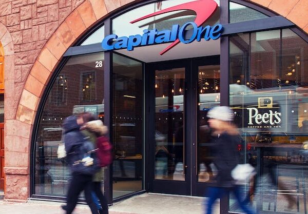 ¿Por Qué Capital One Cerró Cuentas a la Organización Trump?