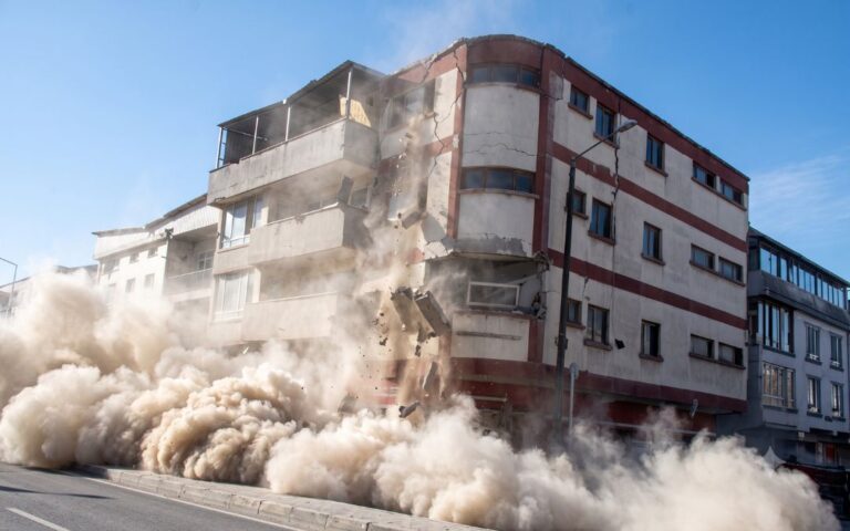 Terremoto de 7.4 sacude Colombia: hay heridos y daños