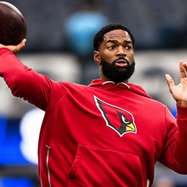 Cardinals firman a Jacoby Brissett como mariscal titular
