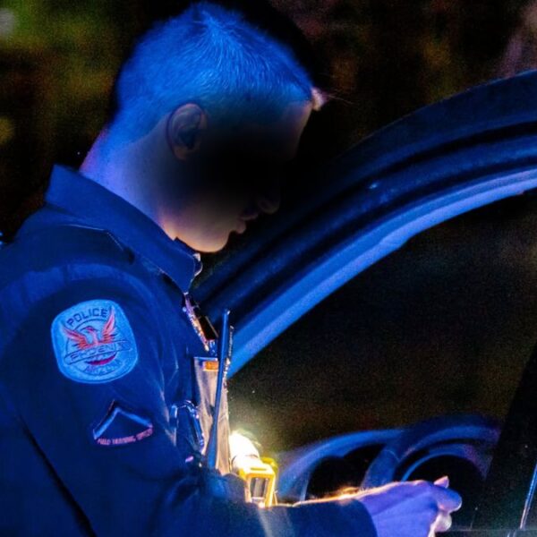 Despiden y encarcelan a los dos policías agresores de Phoenix
