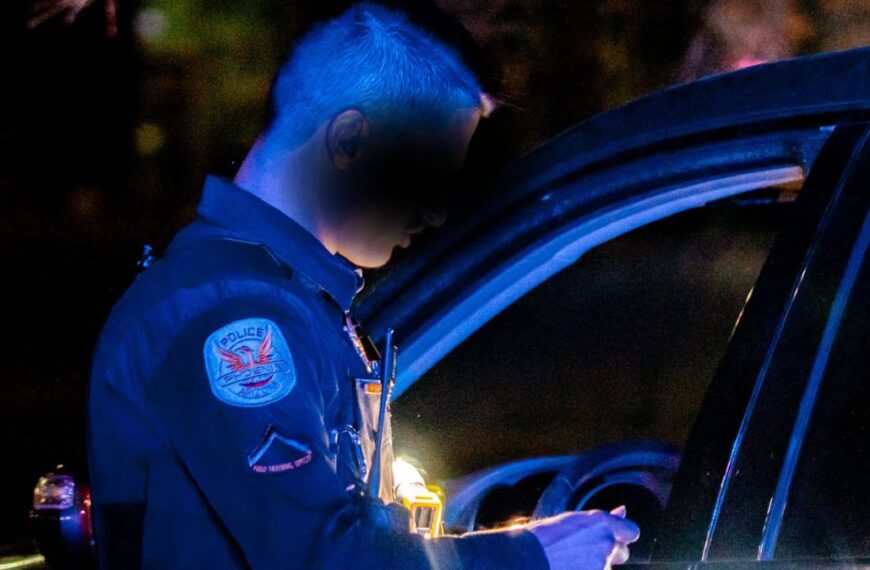 Despiden y encarcelan a los dos policías agresores de Phoenix