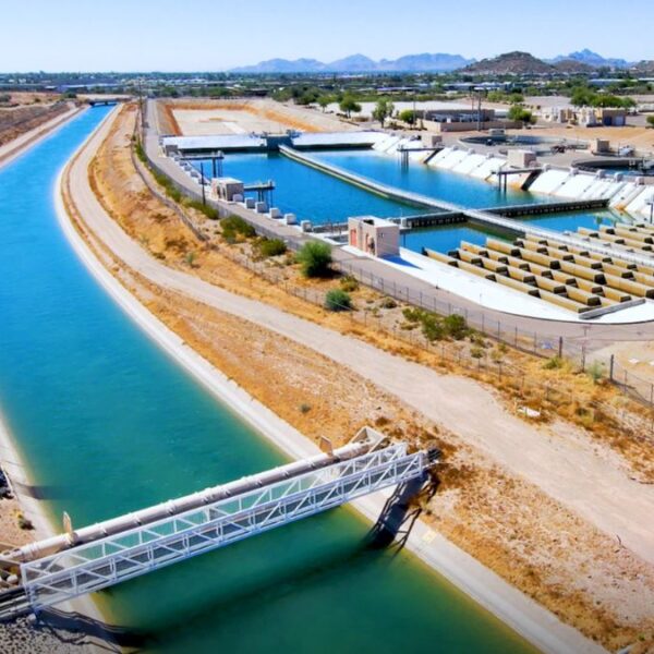 Phoenix garantiza agua, pero advierte un mayor costo