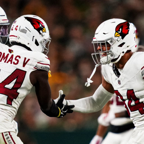 Los Arizona Cardinals Aseguran a 14 Jugadores