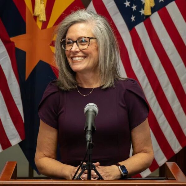 Buscan reducir costo de vivienda en Arizona con nueva ley