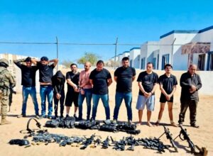 Rescatan a 3 secuestrados y decomisan arsenal en Puerto Peñasco