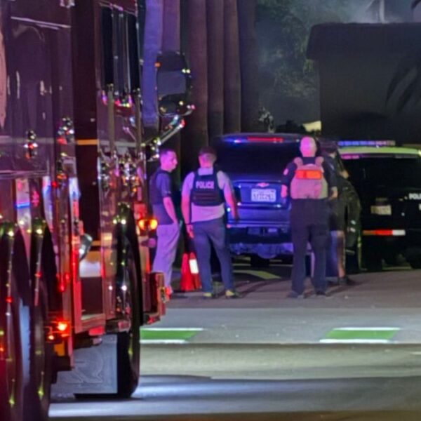 Policía somete a hombre armado con un rifle en Chandler