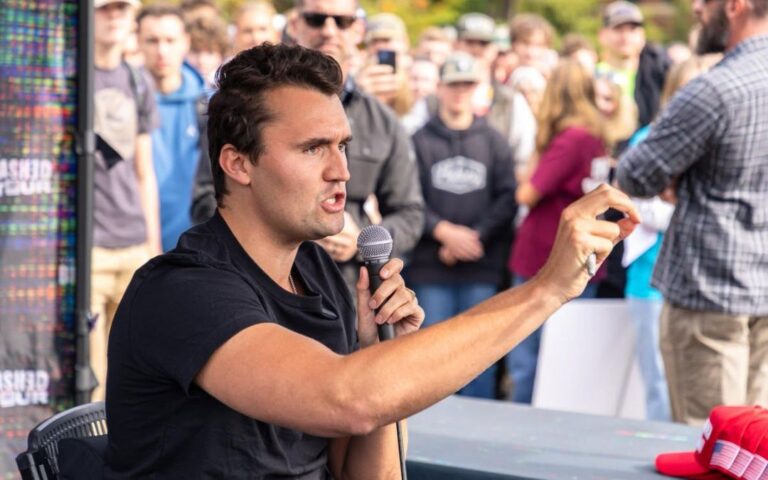 Reportan daños a estatua de Charlie Kirk en Phoenix