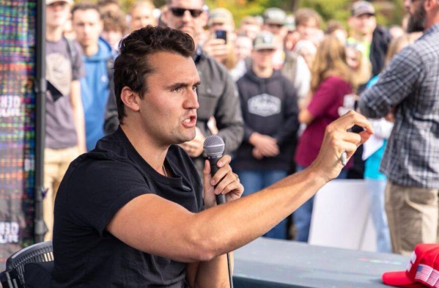 Reportan daños a estatua de Charlie Kirk en Phoenix