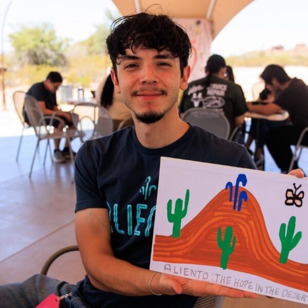 Nuevo golpe a Dreamers: Demanda busca anular matrícula en AZ
