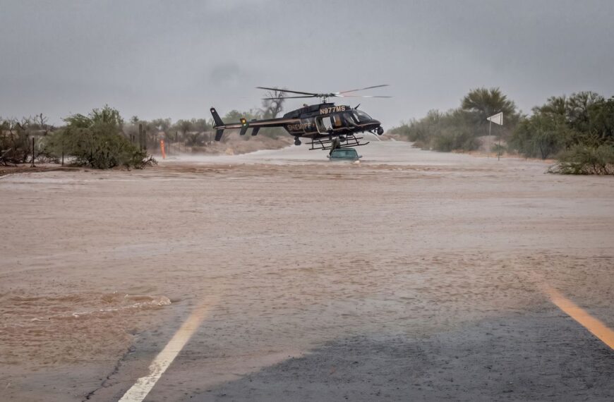 Fuertes lluvias causan inundaciones y rescates en Phoenix