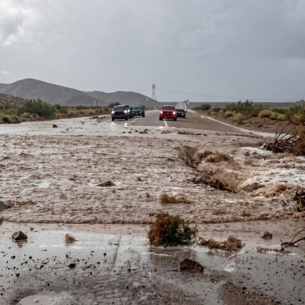Tormentas en Phoenix: Inundaciones, apagones y choques