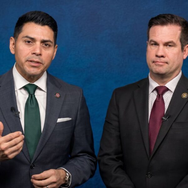 Republicanos piden liberar archivos del caso Sunshine en AZ