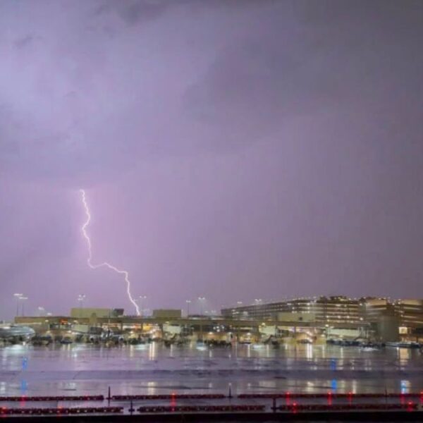 Tormentas en Phoenix frenan vuelos en el Sky Harbor