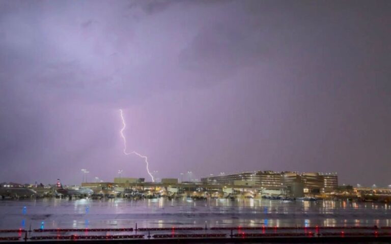 Tormentas en Phoenix frenan vuelos en el Sky Harbor