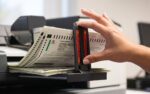 Arranca voto anticipado en Arizona entre errores y retrasos