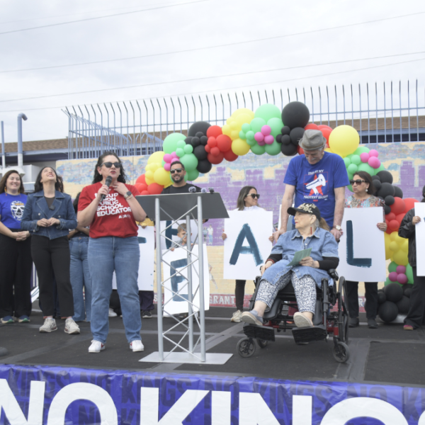 Marcha No Kings impulsa el voto anticipado en el corazón de Phoenix