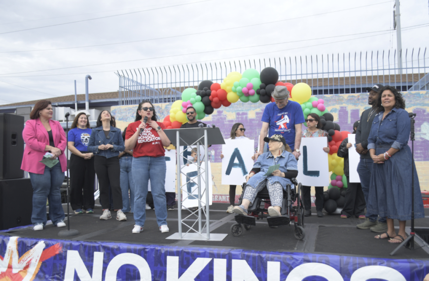 Marcha No Kings impulsa el voto anticipado en el corazón de Phoenix