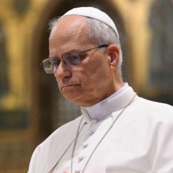 Confirman cáncer del papa León XIV; operan con éxito