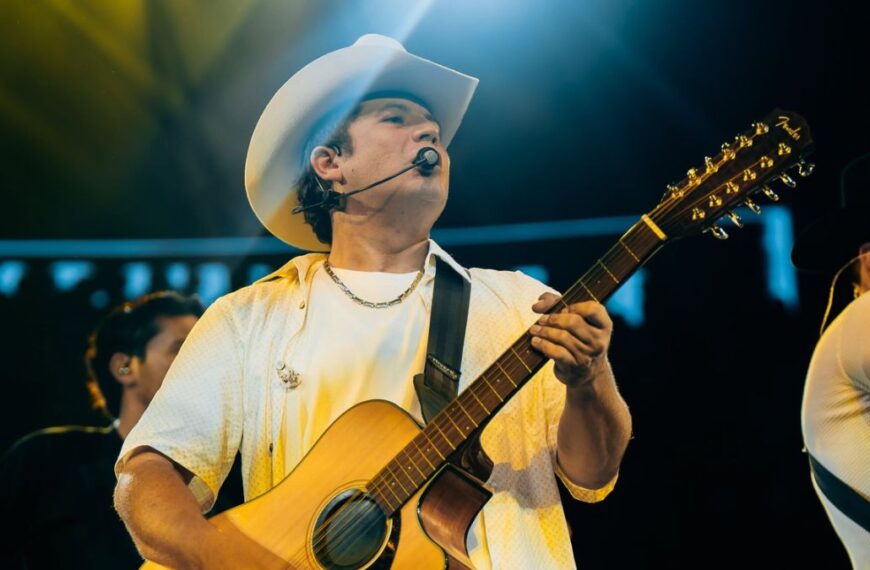 ¡Adiós acordeón! Remmy Valenzuela vuelve a la guitarra