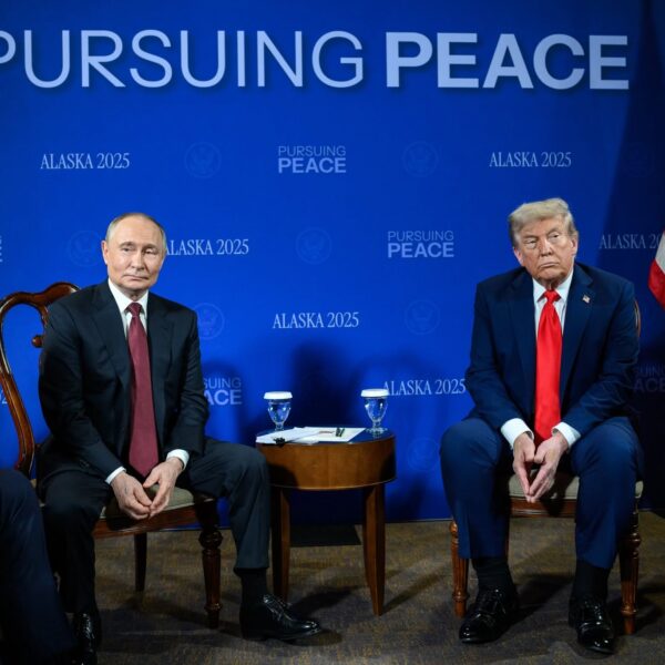 Donald Trump Suspende Sanciones a Rusia por Petróleo