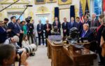 Revés para Trump: Juez devuelve acceso a medios vetados