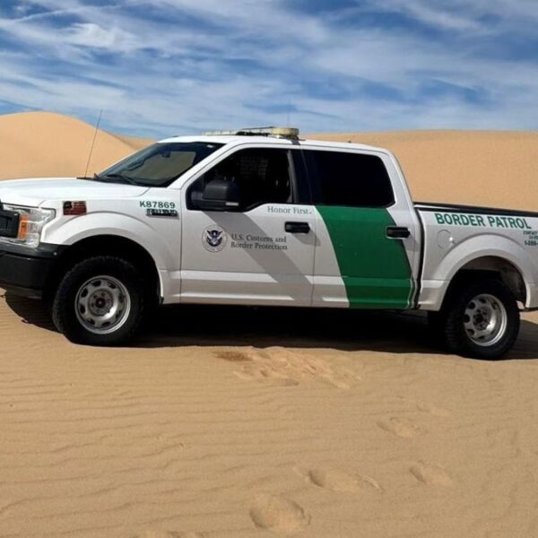 ¡A 100 mph! Traficante desata caos en desierto de Arizona