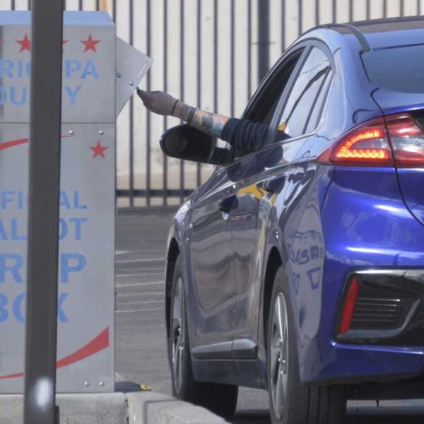 Demócratas lideran en Arizona impulsados por la economía