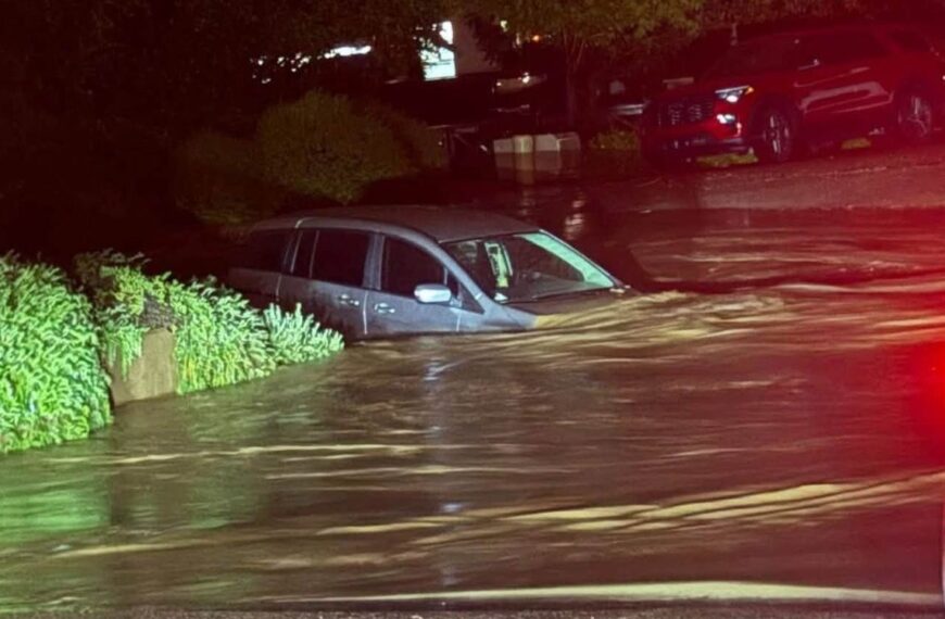 Tormentas dejan inundaciones y desatan rescates acuáticos en Phoenix