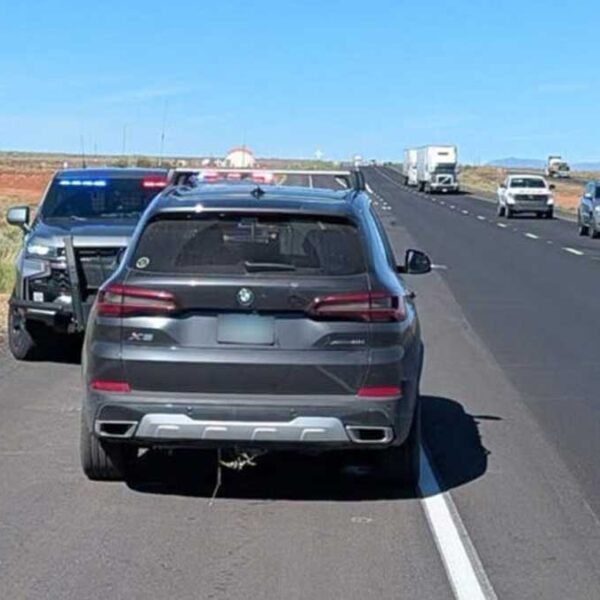 Arrestado en Arizona por peligroso juego de conducir a ciegas